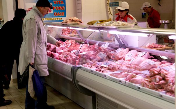Se anunta scumpiri la carnea de porc si de pasare. Majorari de pana la 40%