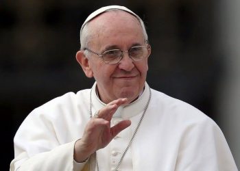 Papa Francisc se roaga pentru Franta. Mesajul sau dupa incendiul de la Notre-Dame