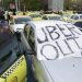 Taximetristii au protestat din nou in Piata Victoriei. UBER a reactionat