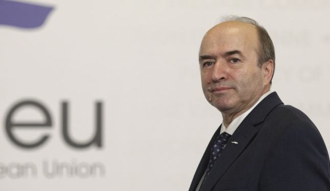 Declaratia lui Tudorel Toader inaintea motiunii simple: „Daca decizia e a mea, nu o discut cu domnul Tariceanu”