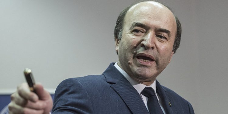 Tudorel Toader: „Eu nu am avut niciodata pe masa guvernului un document referitor la amnistie si gratiere”