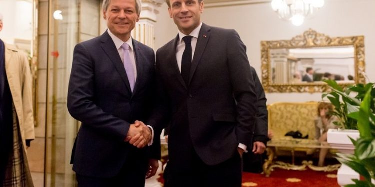 Primele informatii despre modul in care a decurs intalnirea dintre Dacian Ciolos si Emmanuel Macron