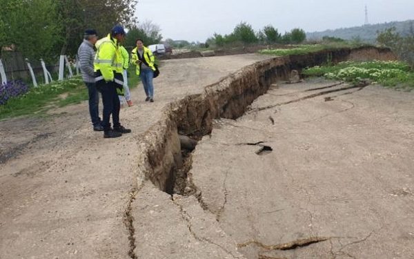 Malul Canalului Dunare Marea-Neagra s-a prabusit in mai putin de 24 de ore