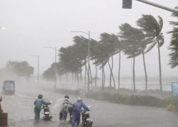 Ciclonul Fani se apropie de India. Vineri va lovi coasta de est