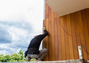 Degradarea lemnului poate fi prevenita cu un lac pentru lemn exterior! Sa aflam cum