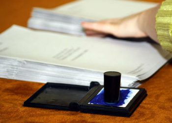 Marturii ale romanilor din diaspora: „Am votat dupa mai bine de 11 ore de stat la coada”