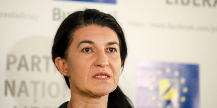 Violeta Alexandru: „E o situatie grava ca 200.000 de oameni nu mai au contractele in forta”
