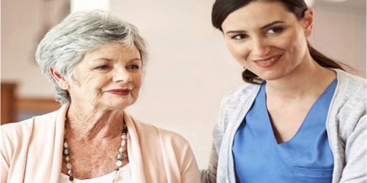 Ce cred românii că oferă un cămin de bătrâni versus ce oferă cu adevărat